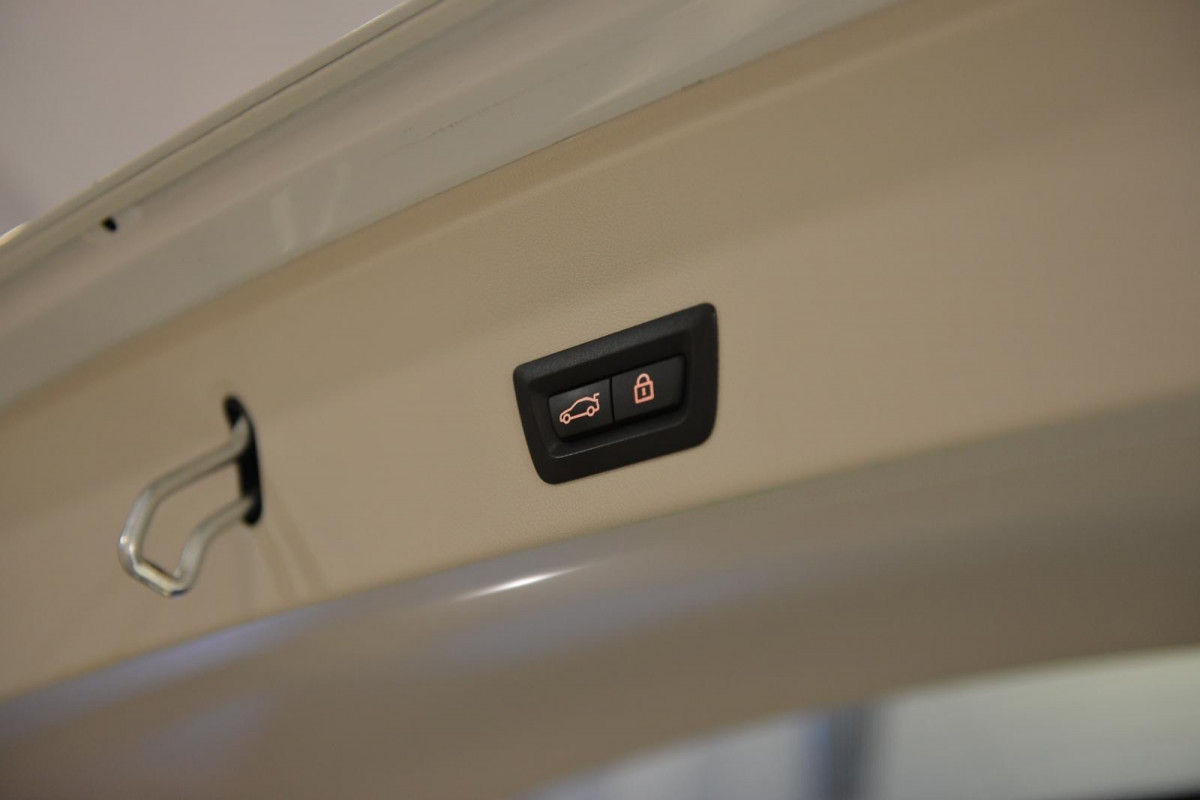 X3 SDRIVE 20IA XLINE - Image 21