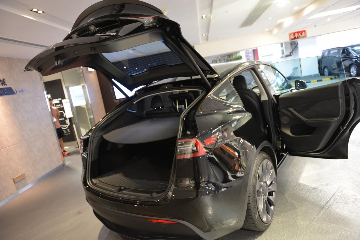 MODEL  Y  PERFORMANCE - Image 8