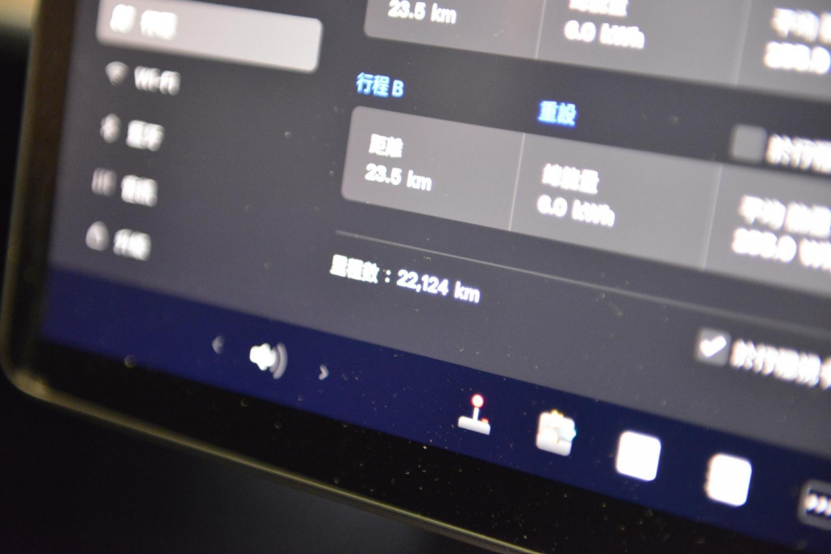 MODEL  Y  PERFORMANCE - Image 12