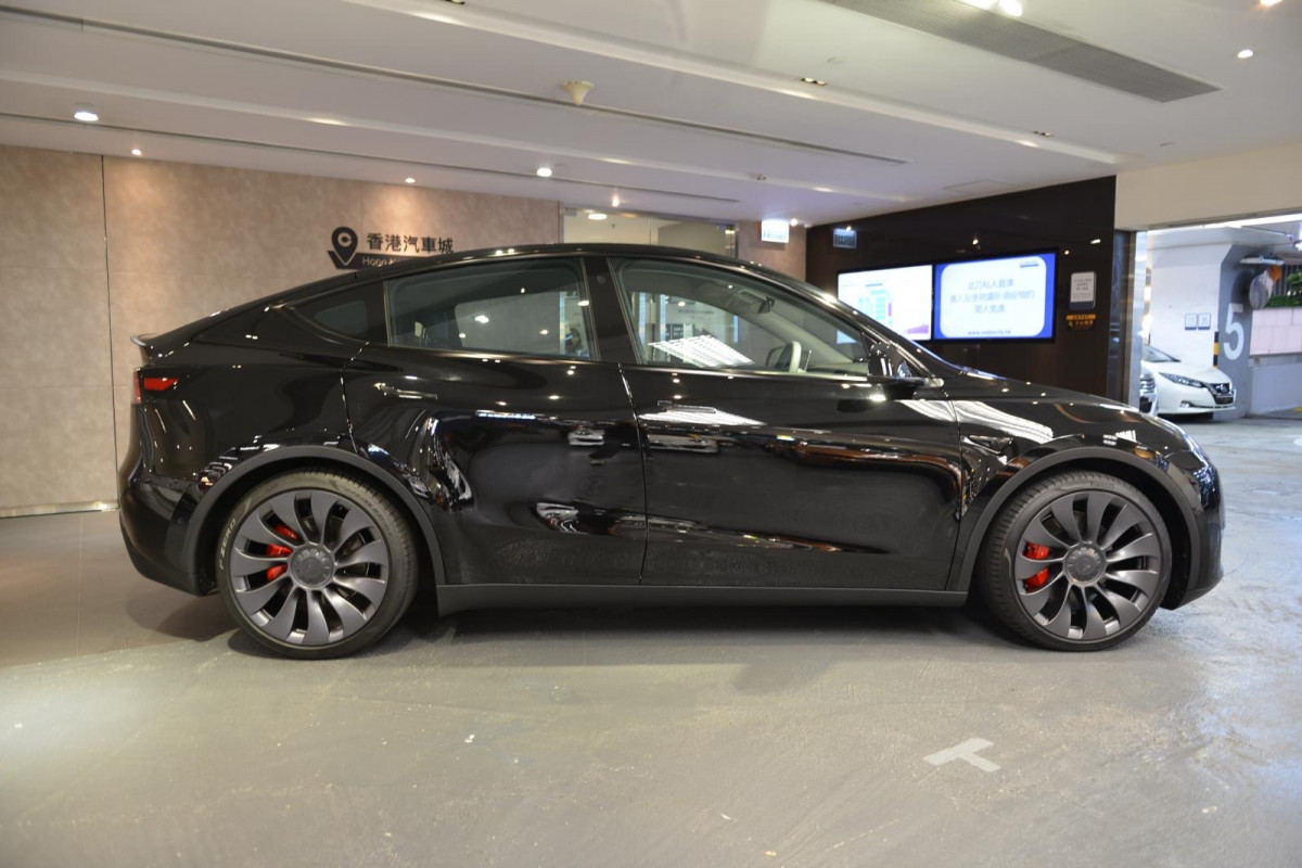 MODEL  Y  PERFORMANCE - Image 15