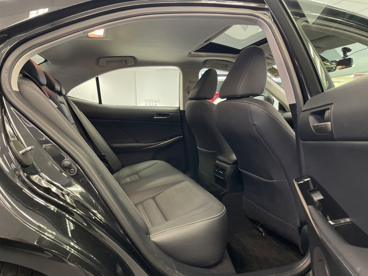 Lexus IS300 - Image 4