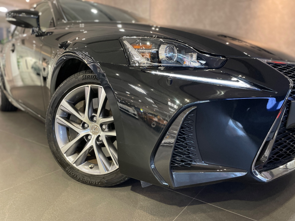 Lexus IS300 - Image 11