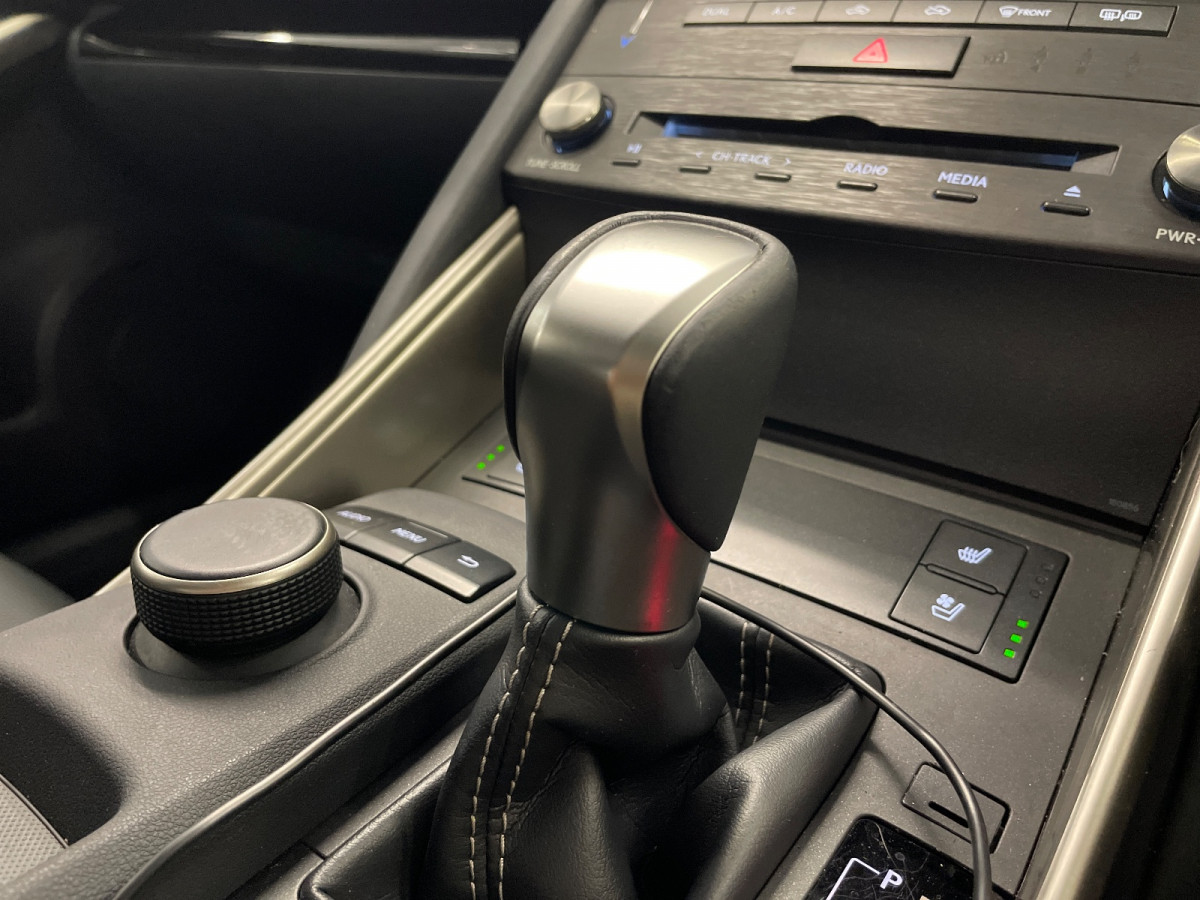 Lexus IS300 - Image 7