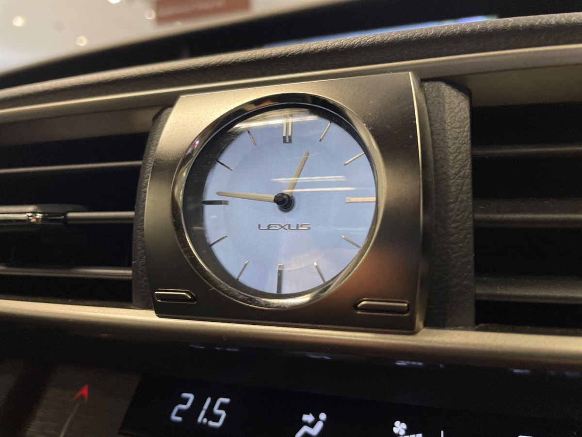 Lexus IS300 - Image 9