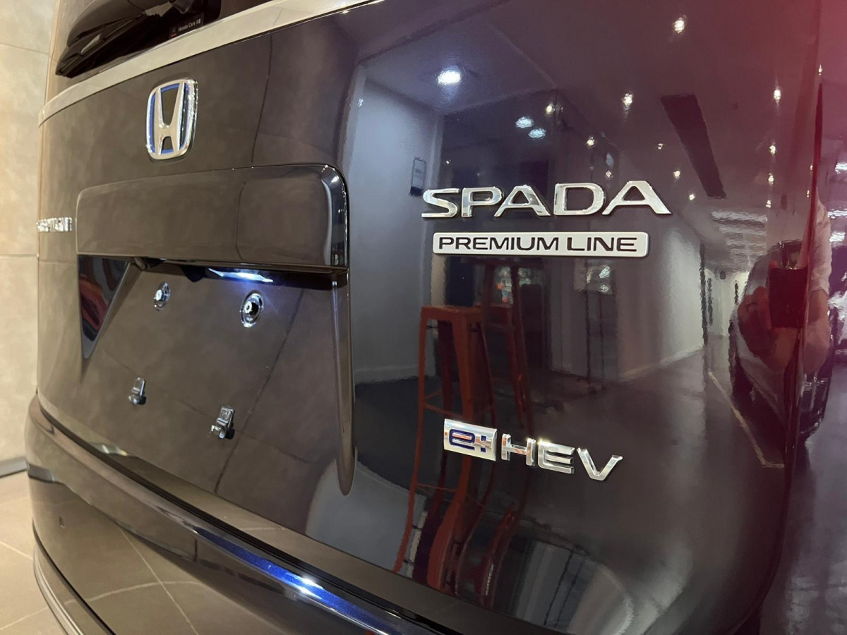 STEPWGN e:HEV PREMIUM LINE HYBRID - Image 2