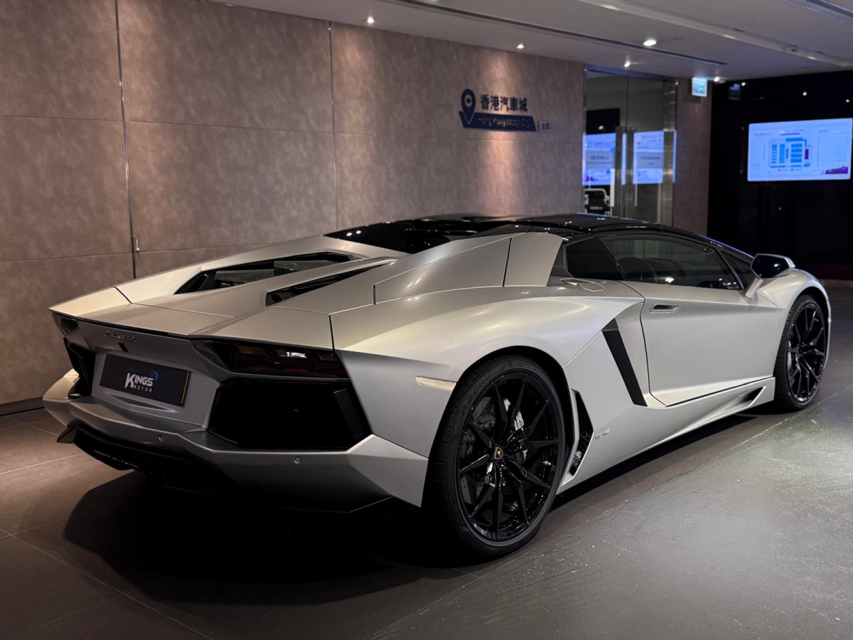 AVENTADOR LP700-4 ROADSTER - Image 2