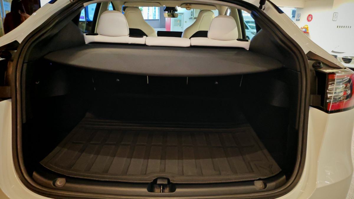 MODEL Y LONG RANGE 4WD - Image 8