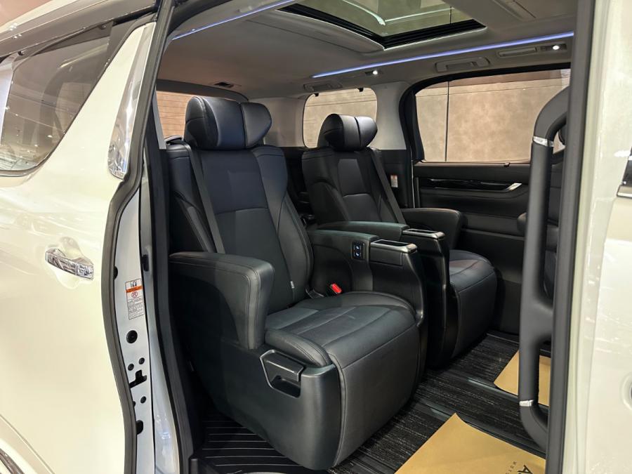 Vellfire 2.5 ZG Modellista - Image 4