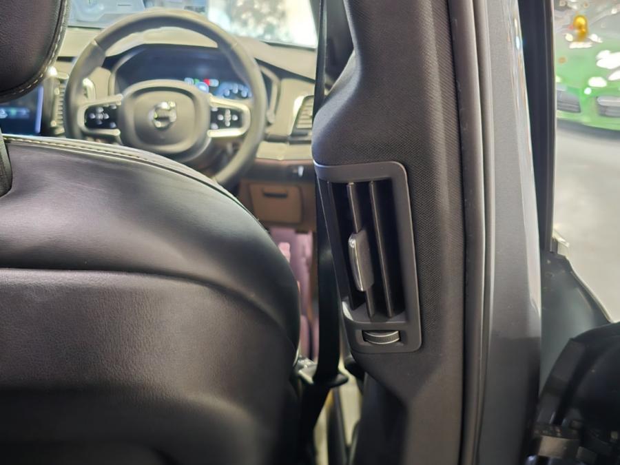 XC90 T6 R-DESIGN - Image 11