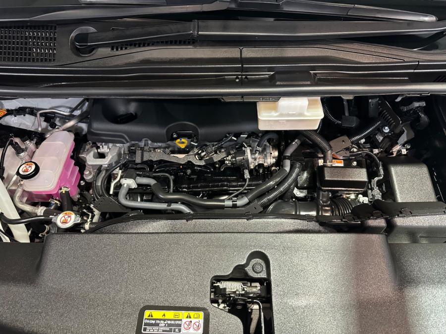 Alphard 2.5 HEV E-Four - Image 6