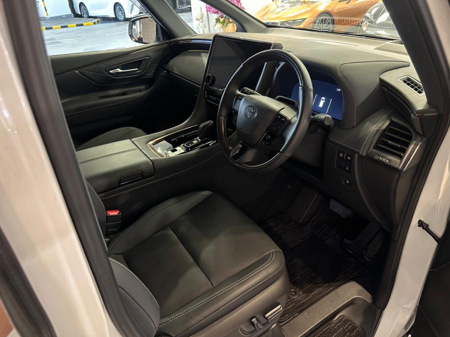 Alphard 2.5 HEV E-Four - Image 3