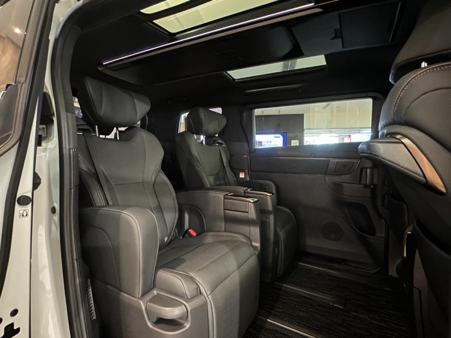 Alphard 2.5 HEV E-Four - Image 4