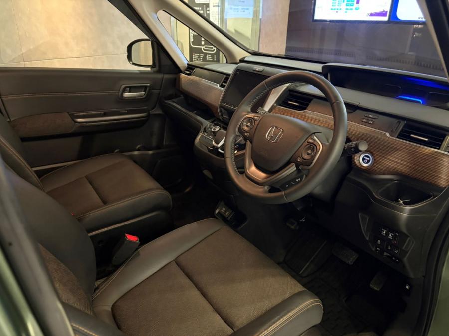 FREED CROSSTAR HYBRID 6座 - Image 3