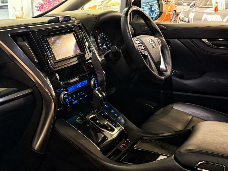 Vellfire Hybrid - Image 6