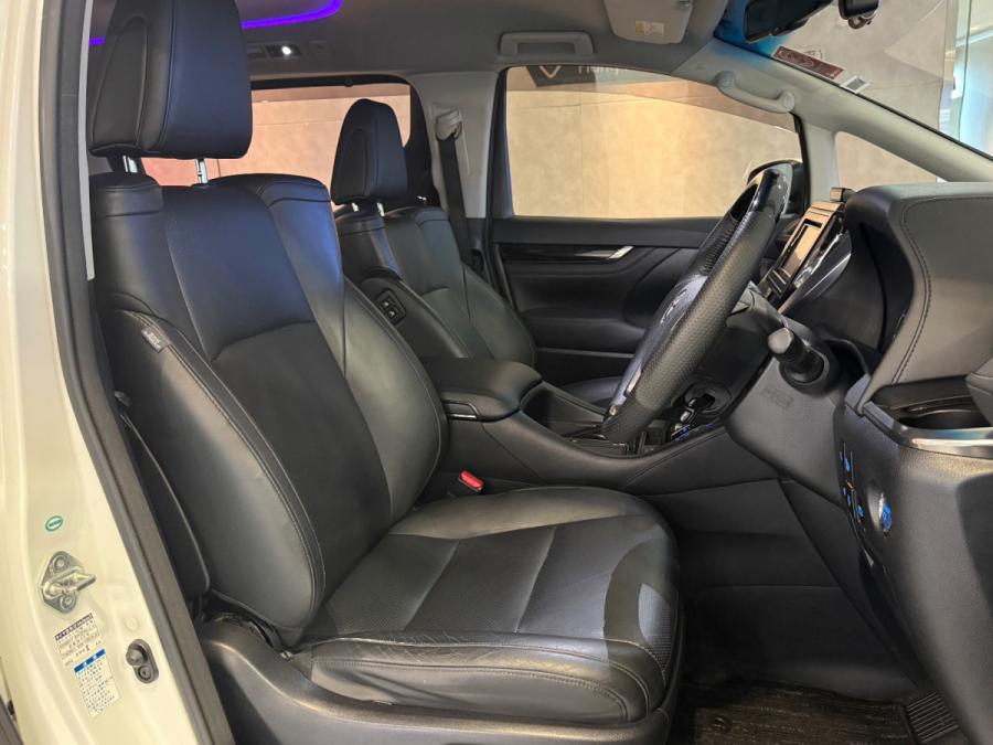 Vellfire Hybrid - Image 4