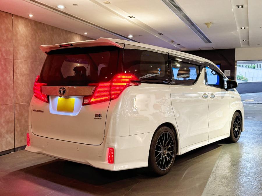 Vellfire Hybrid - Image 2