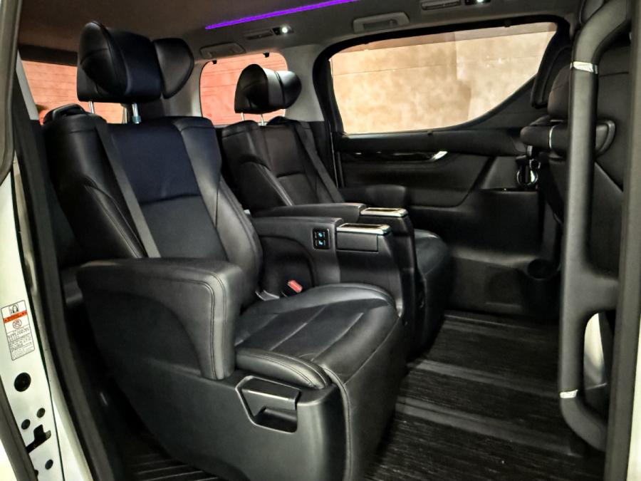 Vellfire Hybrid - Image 7