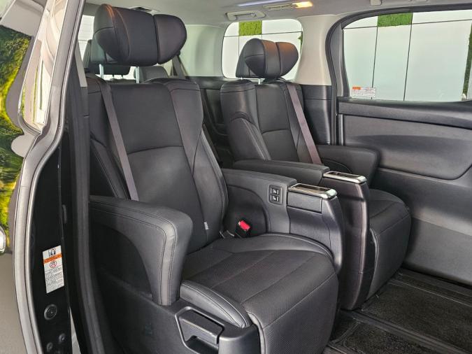 VELLFIRE 2.5 HYBRID - Image 4