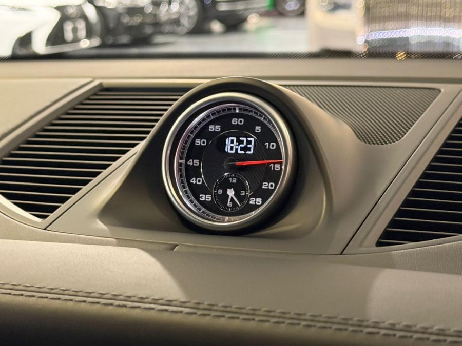 MACAN GTS - Image 10