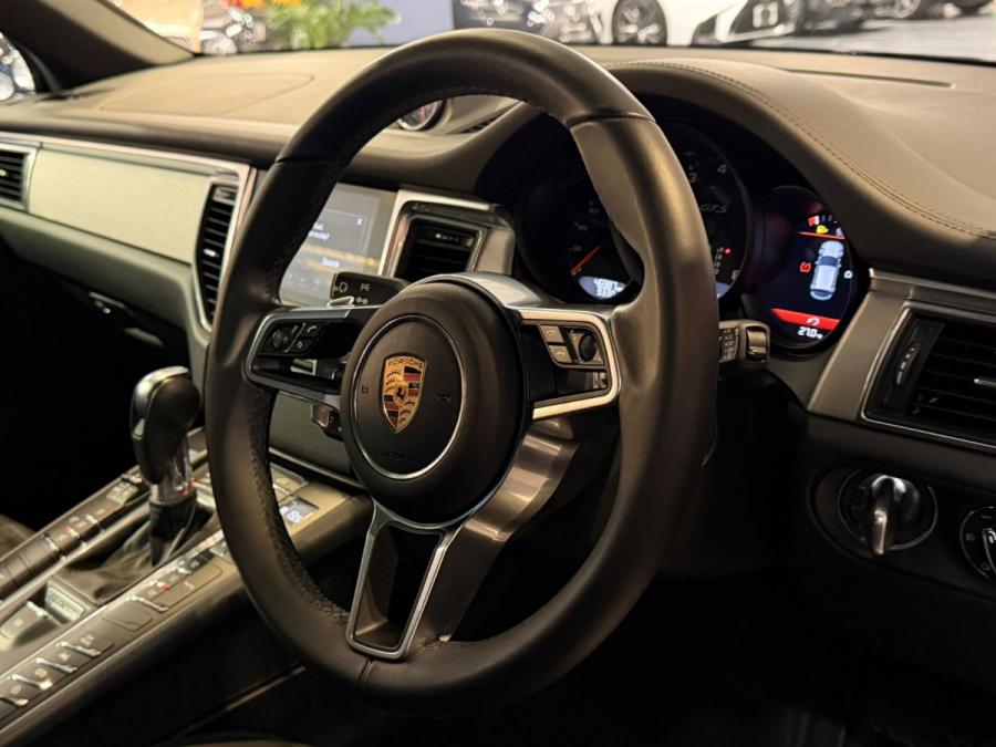 MACAN GTS - Image 7