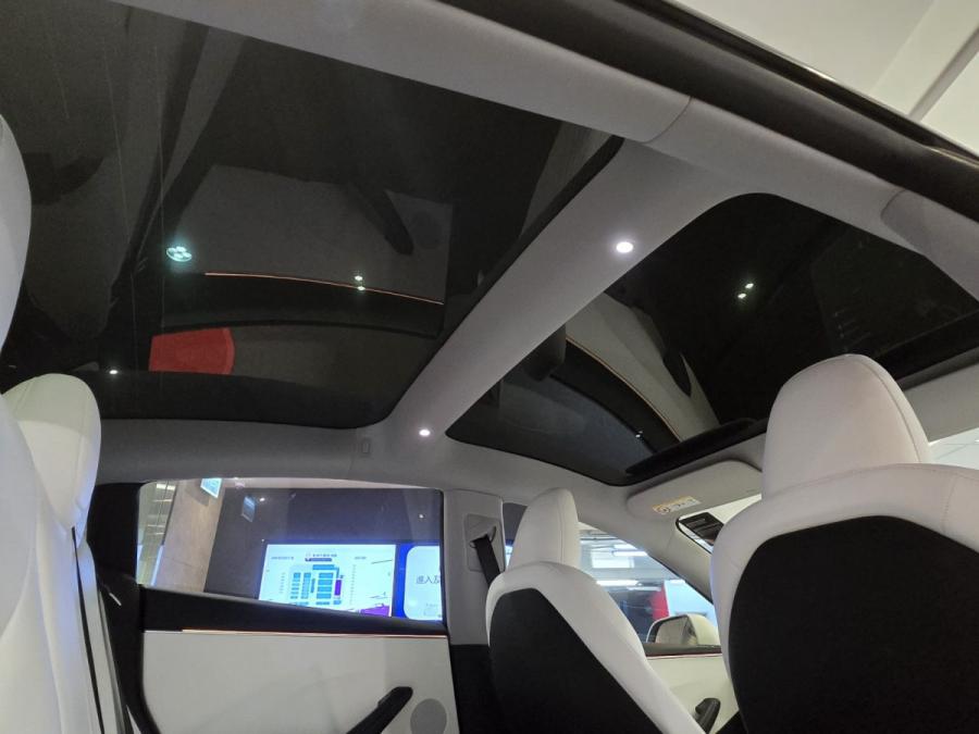 MODEL 3 RWD - Image 8