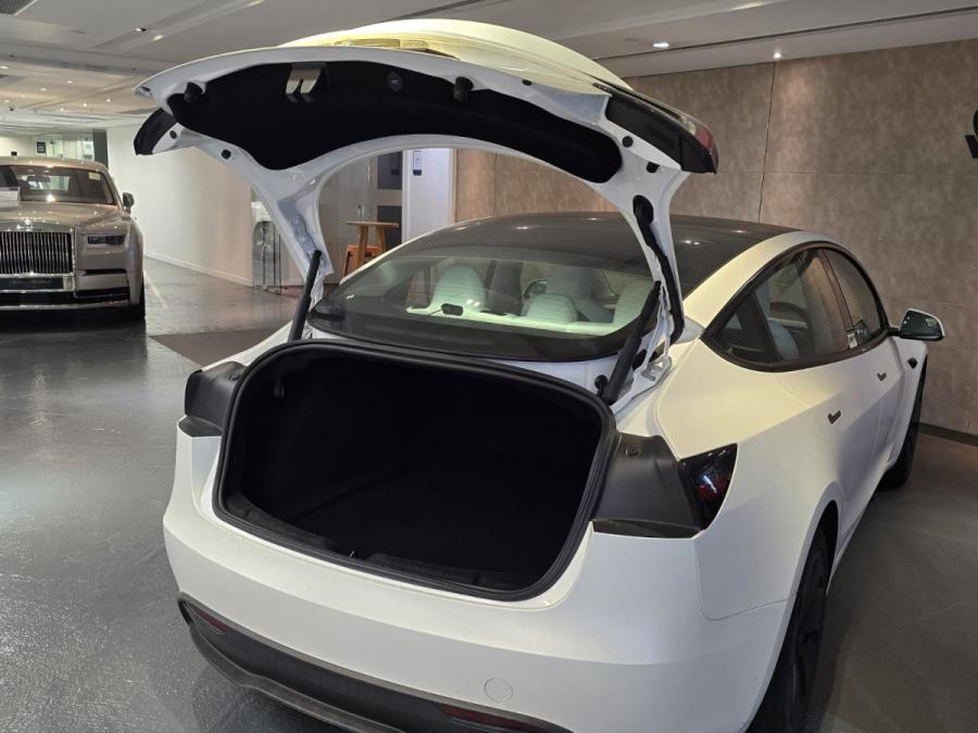 MODEL 3 RWD - Image 4