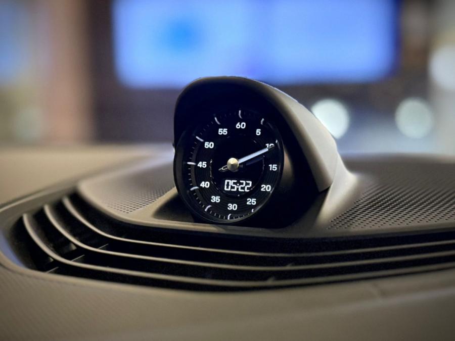 TAYCAN 4 CROSS TURISMO - Image 2