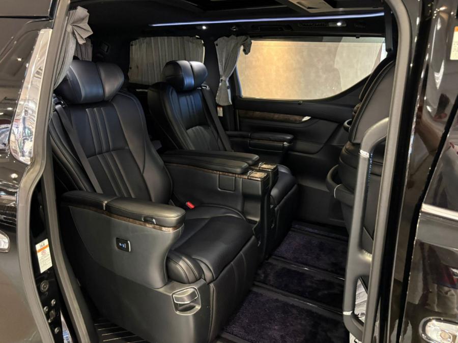 Alphard 3.5 Executive Lounge - Image 5
