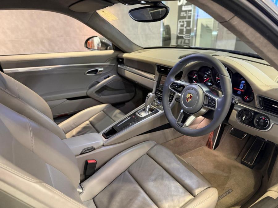 911 CARRERA COUPE - Image 8