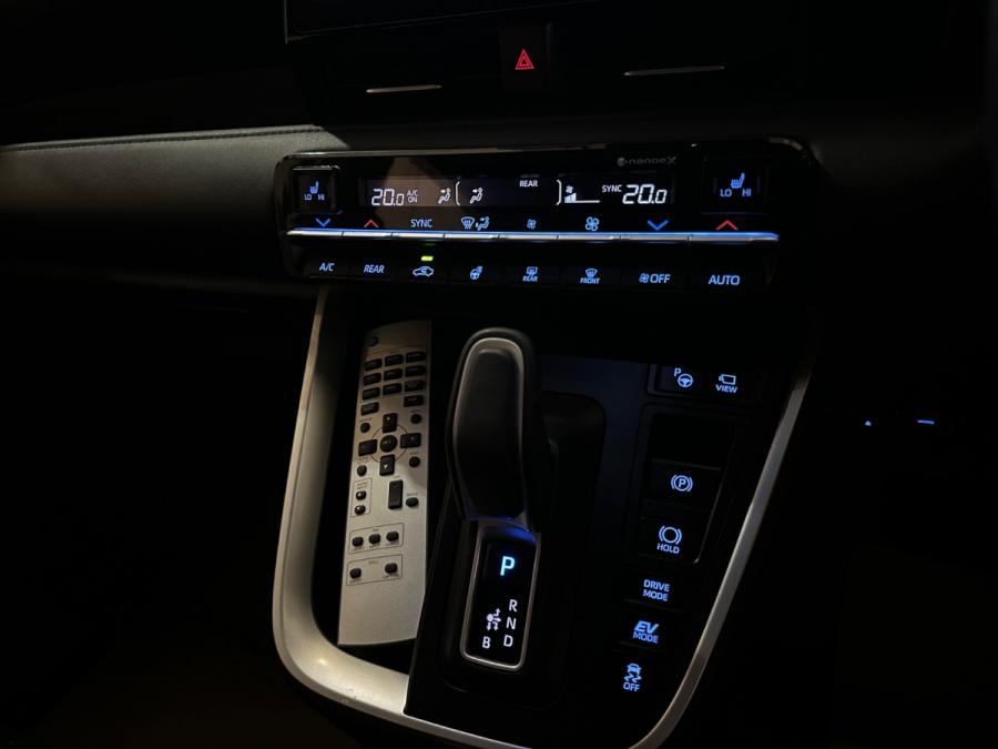 Voxy 1.8 Hybrid SZ - Image 7