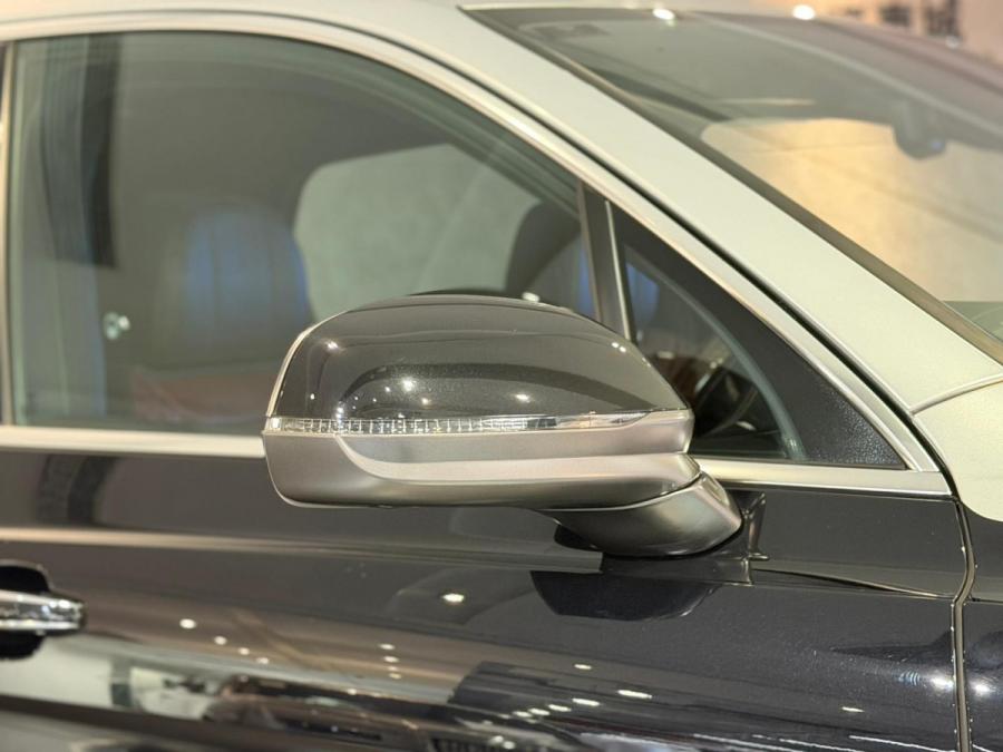 BENTAYGA V8 - Image 6