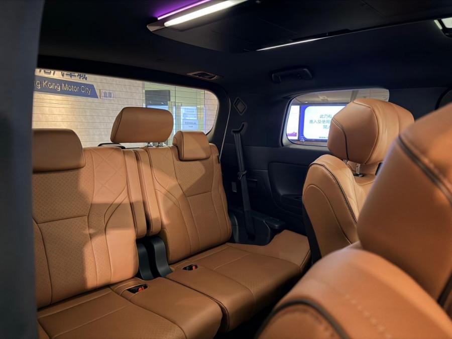 Vellfire 2.4  Turbo - Image 5