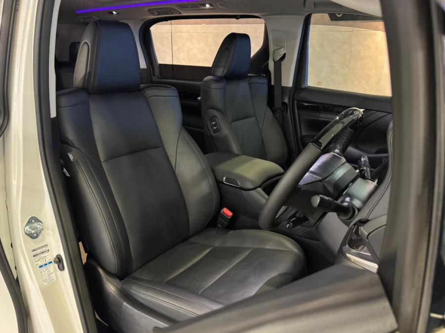 Alphard 2.5 Hybrid SRC Modellista - Image 3