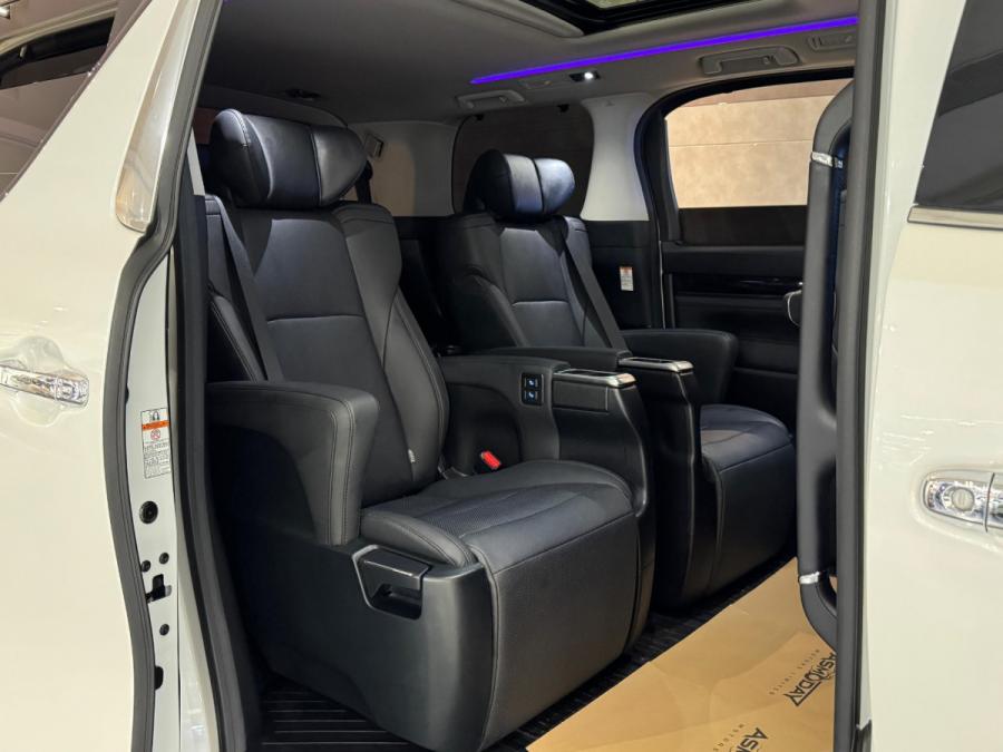 Alphard 2.5 Hybrid SRC Modellista - Image 4