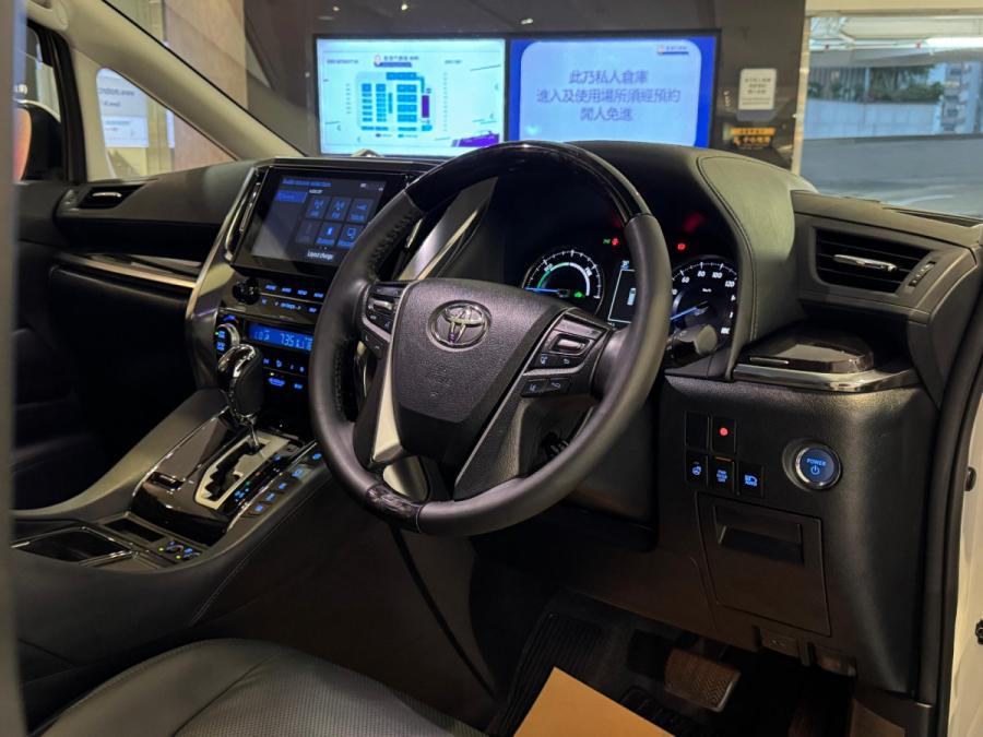 Alphard 2.5 Hybrid SRC Modellista - Image 2