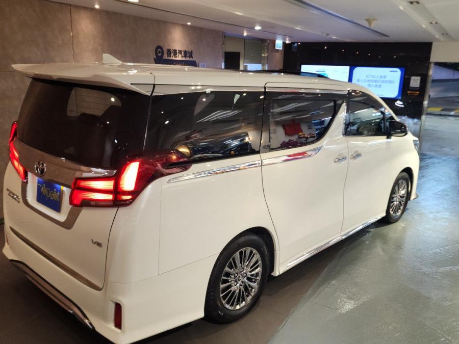 Alphard Executive Lounge - Image 7