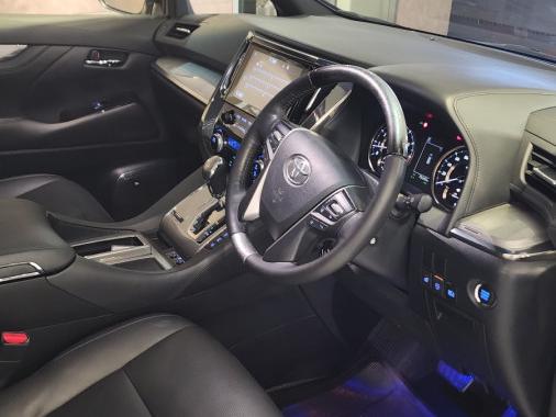 Alphard Executive Lounge - Image 2