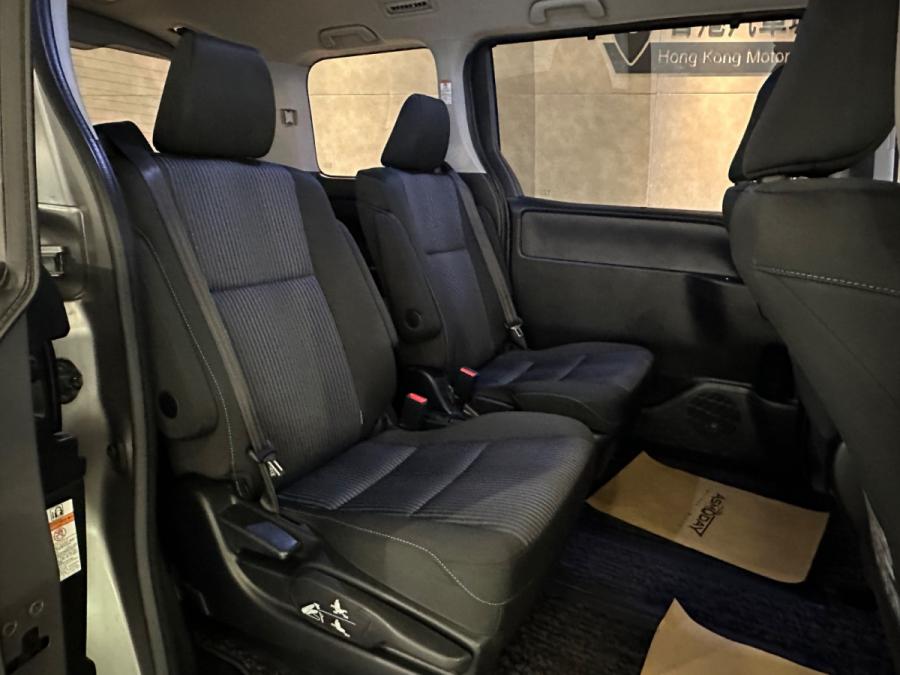 Voxy 1.8 Hybrid ZS 煌II - Image 5