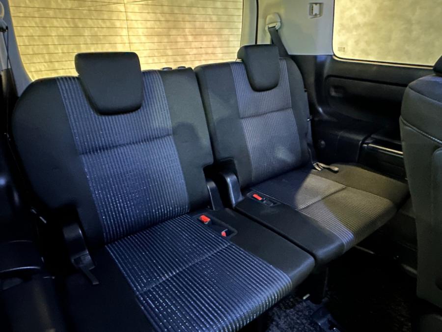 Voxy 1.8 Hybrid ZS 煌II - Image 6