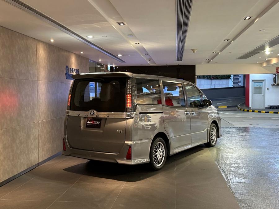 Voxy 1.8 Hybrid ZS 煌II - Image 11