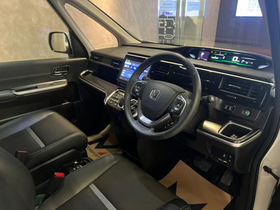 STEPWGN SPADA EX e:HEV - Image 3