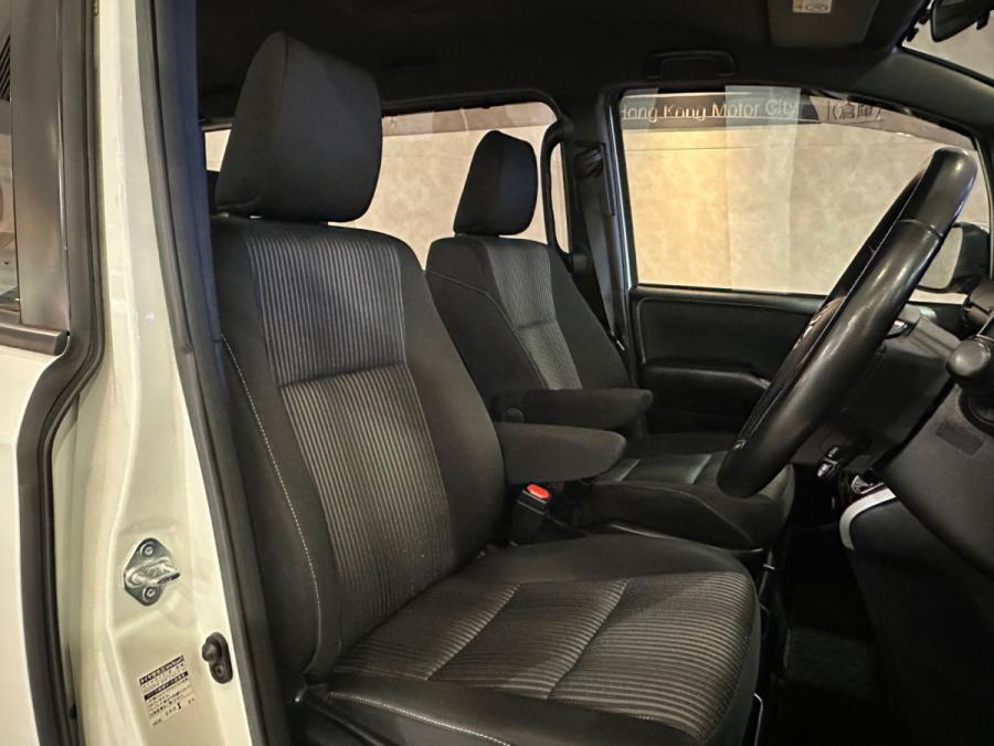 Voxy 1.8 Hybrid ZS 煌II - Image 3