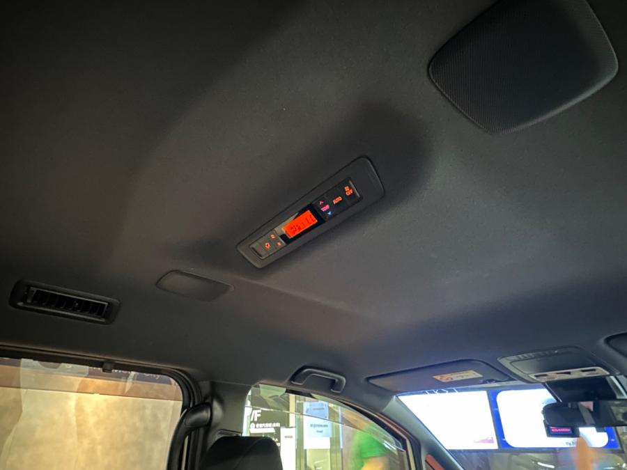 Voxy 1.8 Hybrid ZS 煌II - Image 5