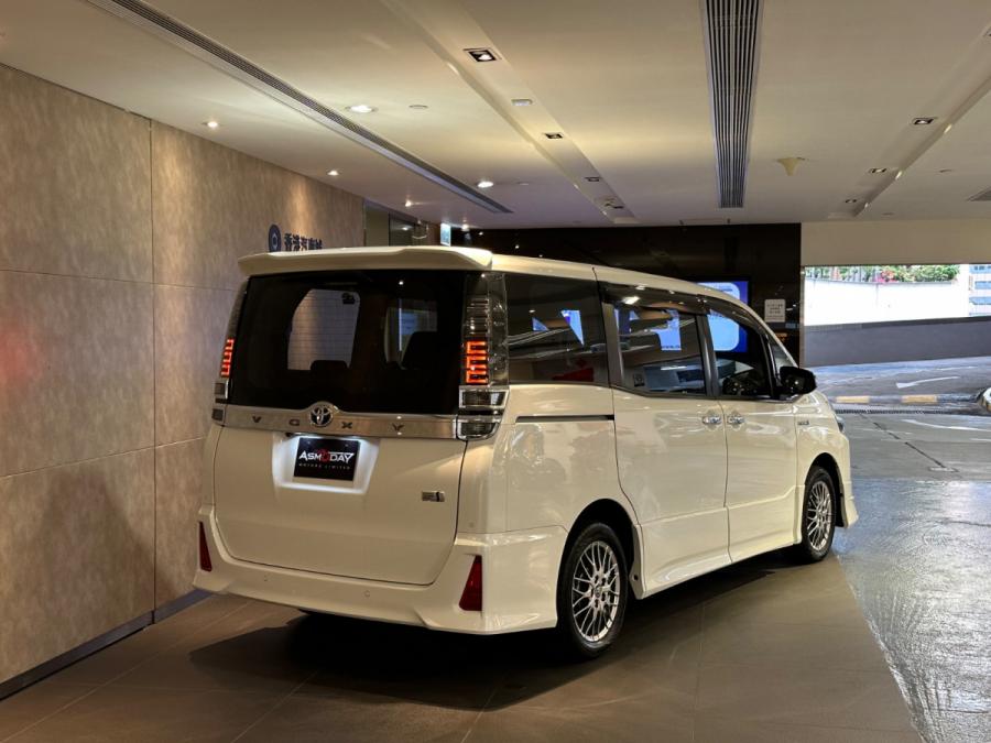 Voxy 1.8 Hybrid ZS 煌II - Image 7