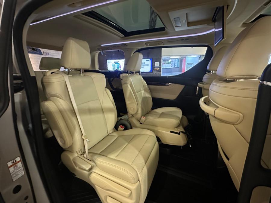 Alphard 3.5 Welcab - Image 4