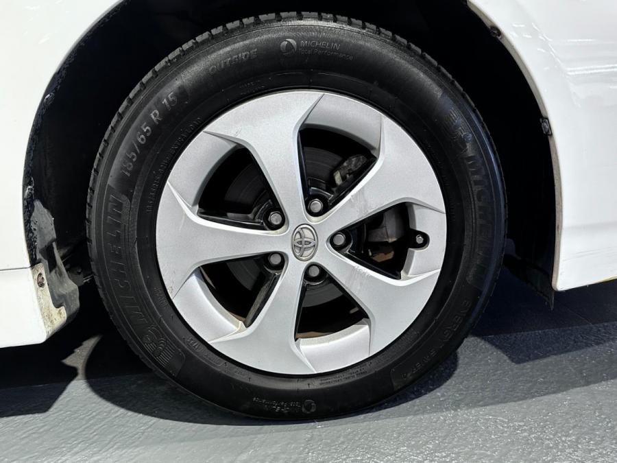 PRIUS Hybrid 1.8 - Image 8