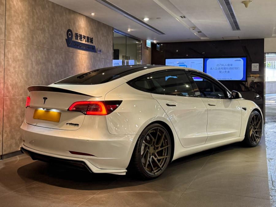 MODEL 3 Performance - Image 2