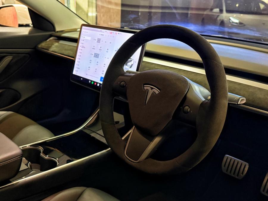 MODEL 3 Performance - Image 3