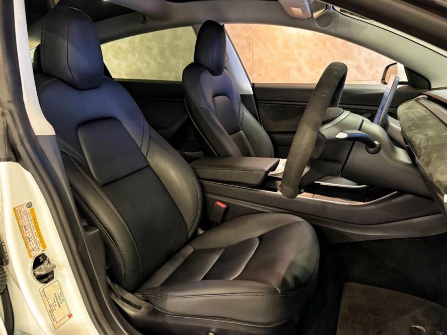 MODEL 3 Performance - Image 4