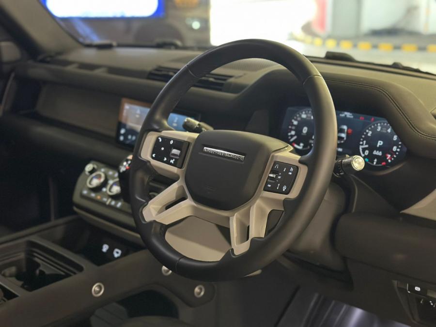 Defender 90 - Image 9